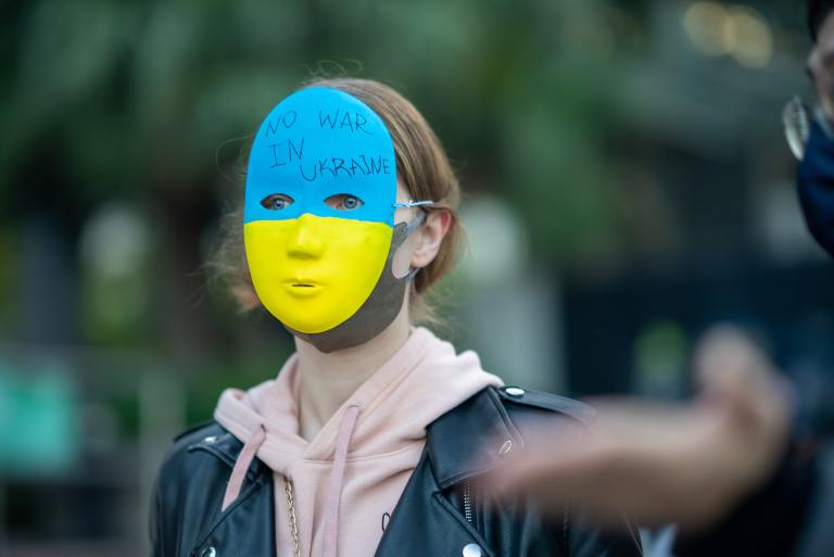 Woman protesting the war in Ukraine